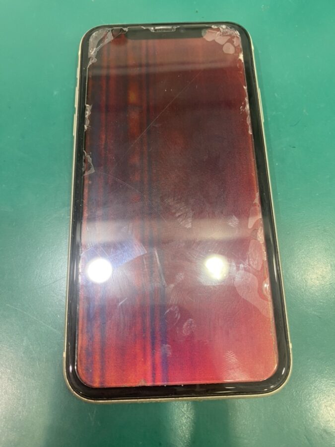 【液晶パネル修理】藤沢市からお越しのお客様より、iPhone11(アイフォン11)をお持ち込みいただきました！