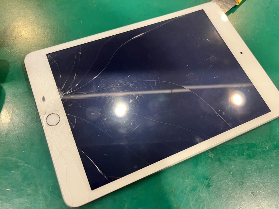 久しぶり？のiPadmini3(アイパッドミニ)の画面交換！スマホ修理工房ペリエ千葉店で修理するといくらかかる？