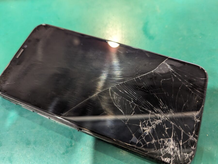 画面が点かなくなってしまったiPhoneX(アイフォン)の画面交換修理ならスマホ修理工房ペリエ千葉店へ！
