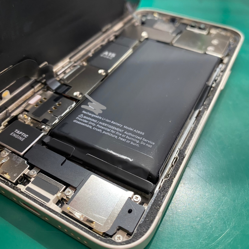 iPhone13(アイフォン13)のバッテリーが膨張してしまった時はすぐに交換を！【スマホ修理工房池袋P'パルコ店】