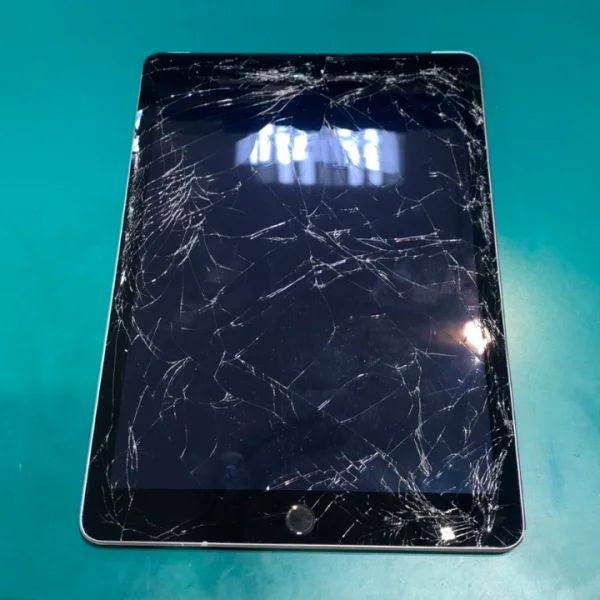 こんなにひどい破損でも修理できます！iPad第5世代（アイパッド5）タッチパネルガラス画面交換