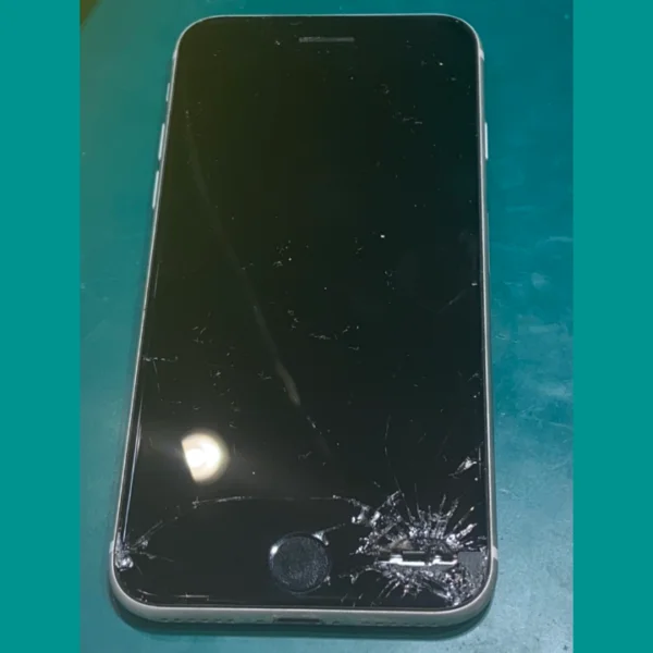 画面が割れたらすぐに修理へ！iPhoneSE第2世代（アイフォン）画面交換修理【スマホ修理工房ココリア多摩センター店】
