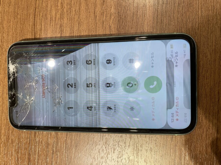 落としてしまい不具合が多発しているiPhone11(アイフォンイレブン)のパネル交換を行わせて頂きました!