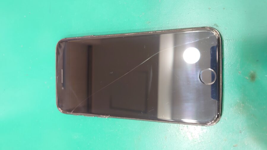 【画面修理】藤沢市辻堂からお越しのお客様より、iPhone 8(アイフォン８)をお持ち込みいただきました！