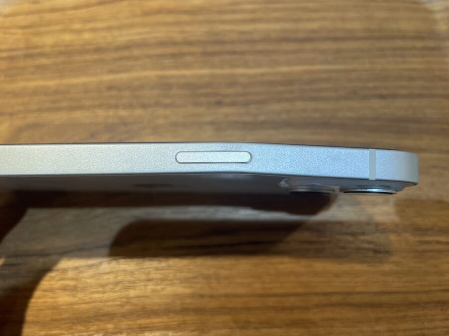 iPhone13(アイフォン13)のフレームが歪み電源ボタンが押せない...