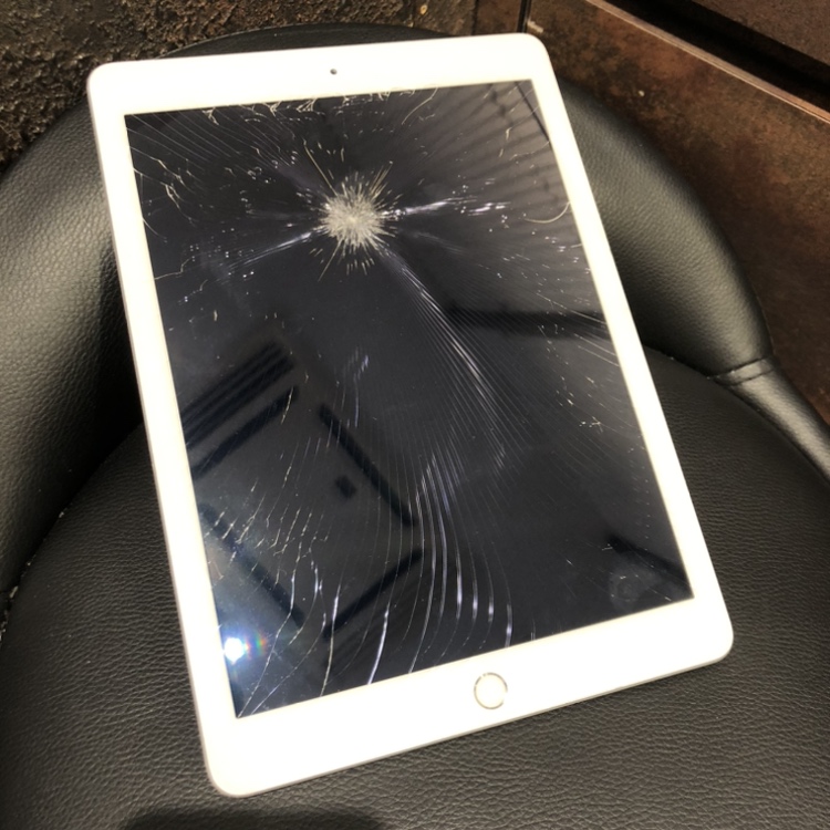 モノを落としたら、iPad5（アイパッド第5世代）のガラスが割れてしまった…！スマホ修理工房渋谷店で修理ができます！