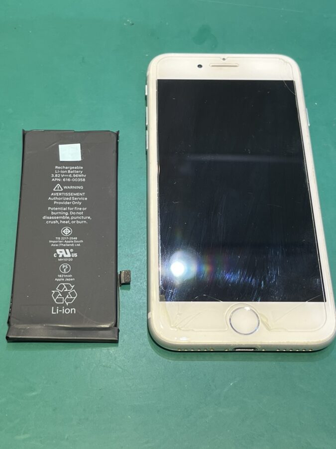 iPhone８(アイフォン)のバッテリー交換(バッテリー大容量)、データそのまま修理できます！【スマホ修理工房 戸塚モディ店】