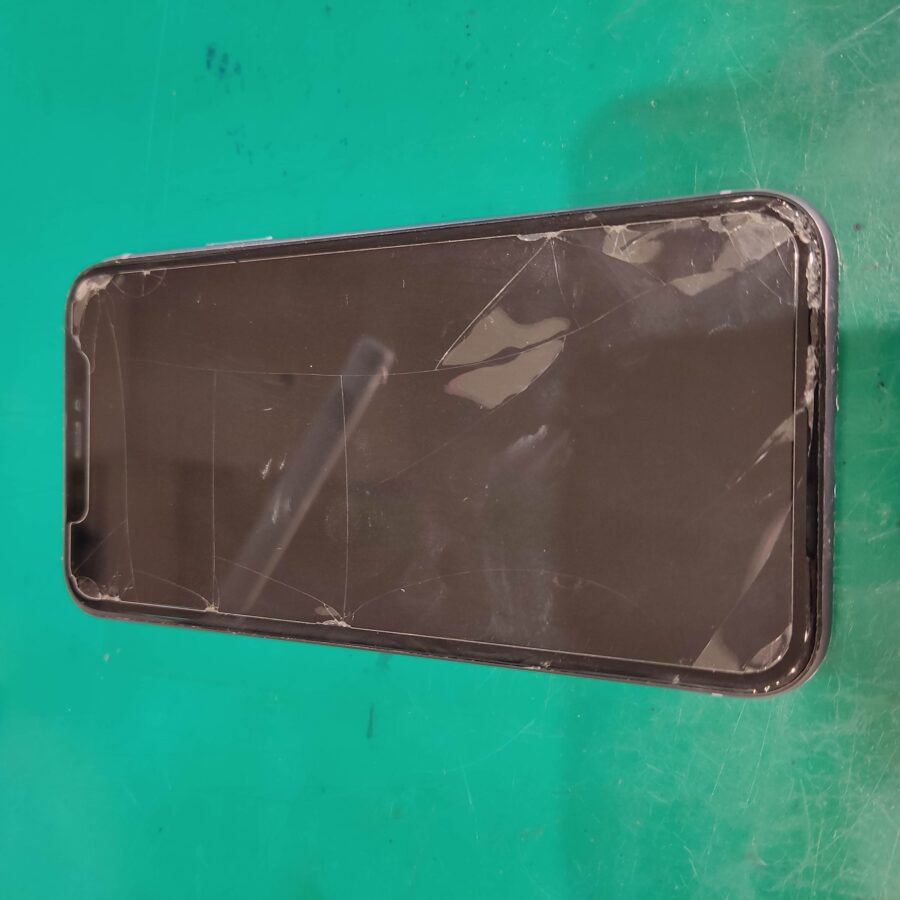 音は鳴るけど表示されない？iPhone11画面修理行いました！！スマホ修理工房　新宿PePe店