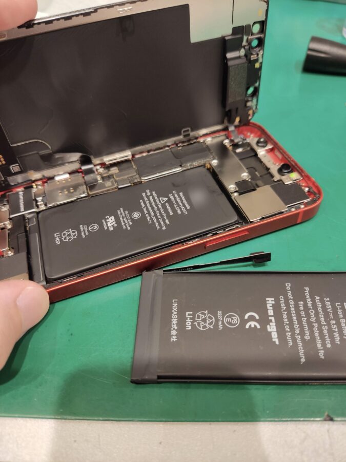 iPhone12mini(アイフォントゥエルブミニ)バッテリー交換を行いました！【スマホ修理工房　新宿PePe店】