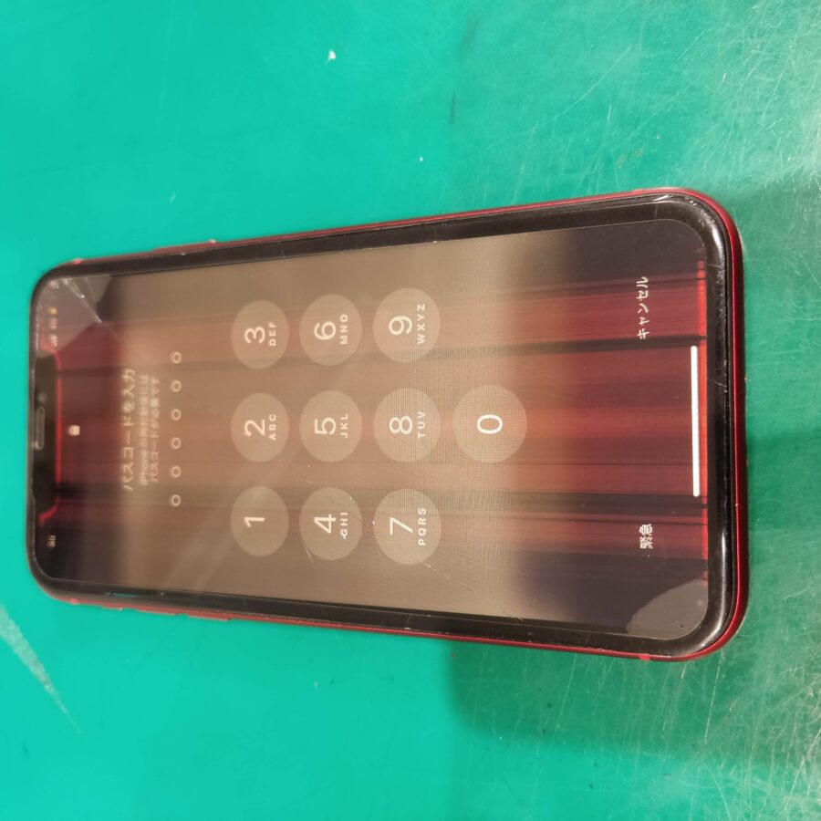 iPhone11(アイフォンイレブン)液晶表示がおかしい！そんな時は【スマホ修理工房　新宿PePe店】にお任せください！