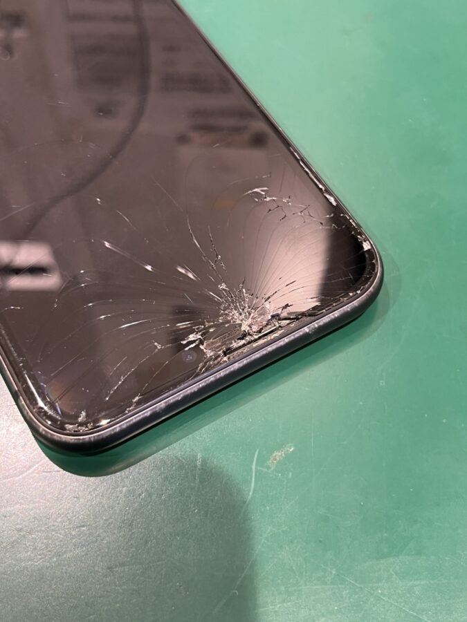 iPhone11 (アイフォン)の画面交換（再生品パネル）しました！【スマホ修理工房 戸塚モディ店】