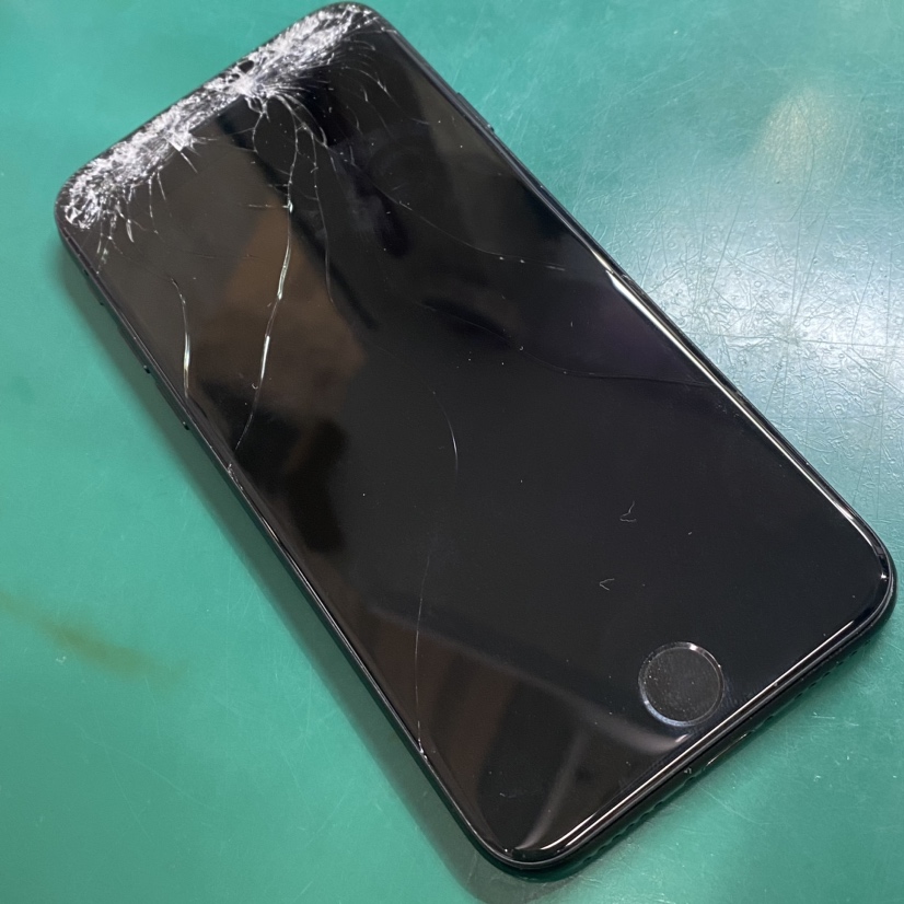 iPhone7（アイフォン７）のガラス割れ！公式サポートが終了していても大丈夫！【スマホ修理工房池袋P'パルコ店】