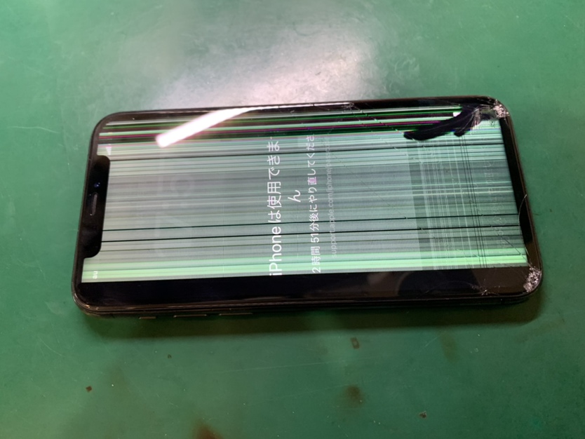 本日はiPhone11（アイフォン）の液晶不良で画面交換をさせて頂きました！！スマホ修理工房なんばウォーク店なら即日修理