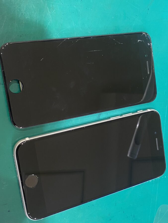 iPhoneSE2(アイフォンエスイーツー)画面修理も即日でお返し可能です！【スマホ修理工房新宿PePe店】