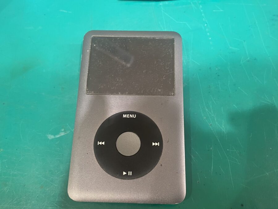 片側からしか音が聞こえない...。iPod classic（アイポッドクラシック）のイヤホンジャック交換を行いました！