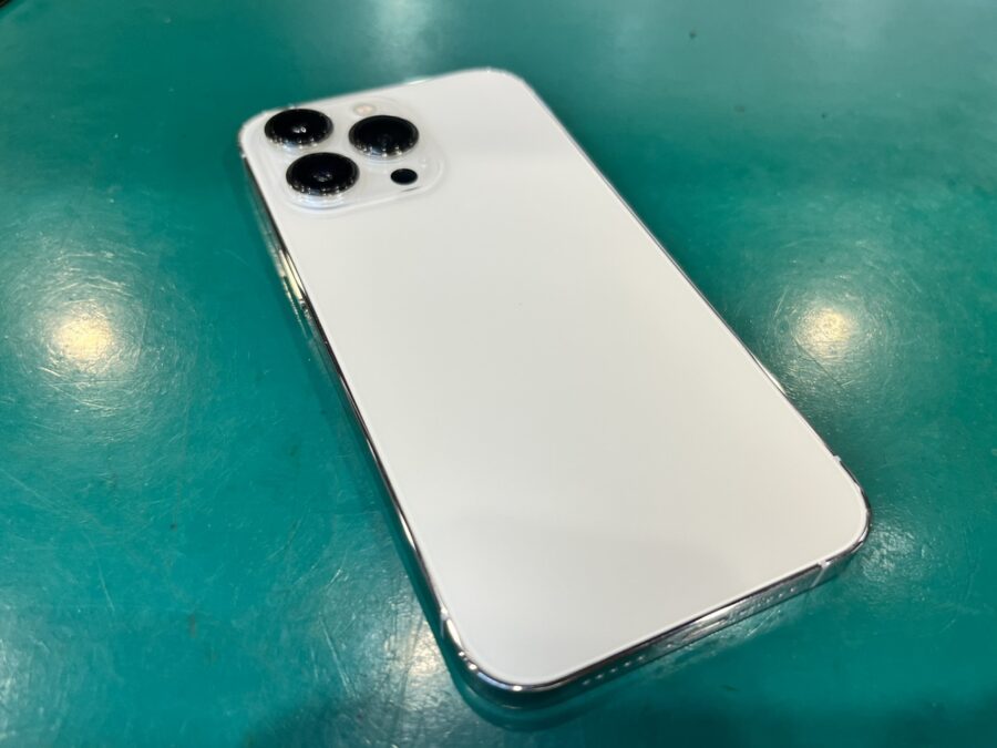iPhone13Pro(アイフォン)の背面ガラス割れ！スマホ修理工房ペリエ千葉店で修理するとどれくらいかかる？