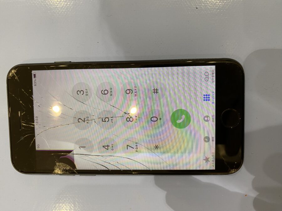 ガラスが割れ液晶不良の起こっているiPhoneSE（アイフォンエスイー）第三世代お持ち込み頂きました!