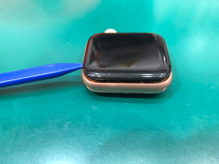 【画面剥離修理】藤沢市からお越しのお客様よりApplewatchSE40ｍｍ(アップルウォッチSE)をお持ち込みいただだきました