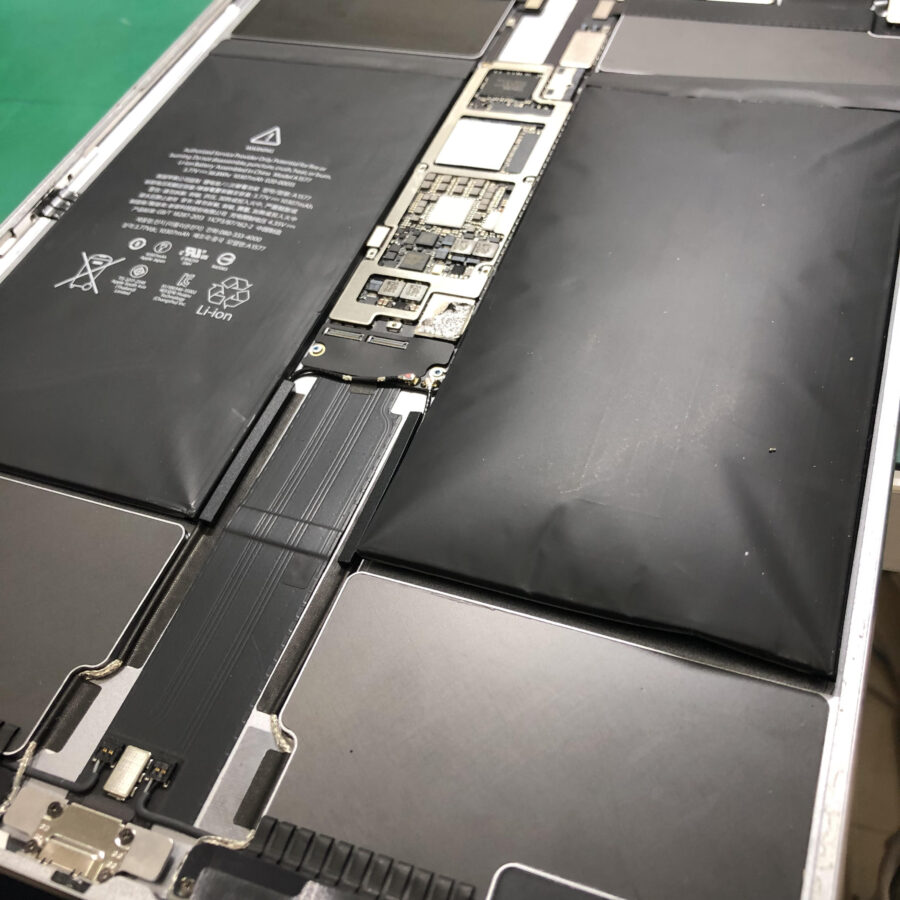 iPad Pro12.9（2015年モデル/A1584/A1652）のバッテリー膨張！！最短即日・データそのままで修理対応できま