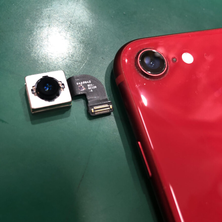 カメラのピントが合わない？！iPhone SE 第2世代（アイフォンSE2）のアウトカメラ交換を、データそのまま・即日修理