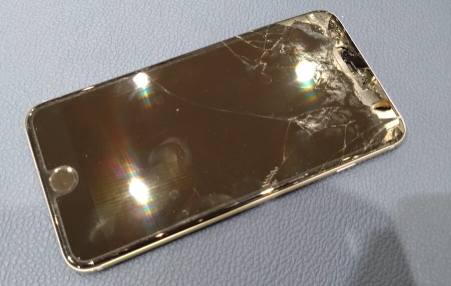 画面割れが激しいiPhone6Plus（アイフォンシックスプラス）をお持ちいただきました！