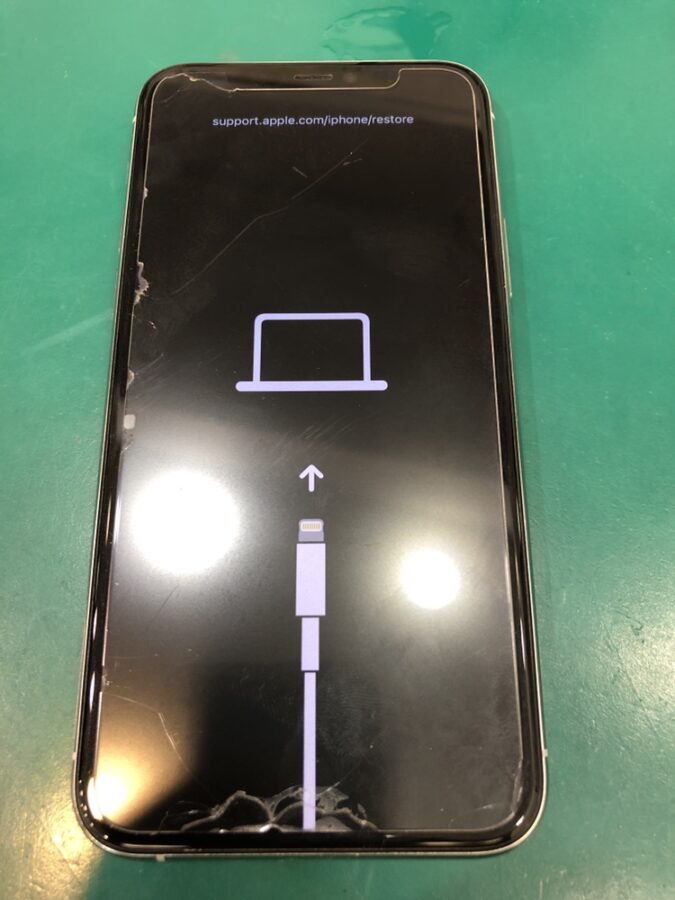 【リンゴループ修理】茅ヶ崎市からお越しのお客様より、iPhoneXS(アイフォンXS)をお持ち込みいただきました！