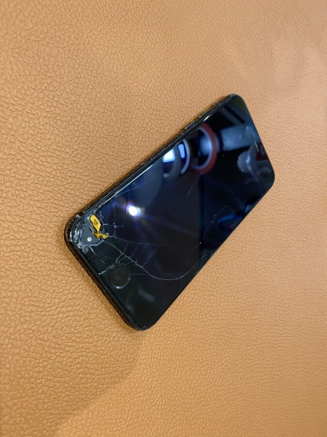 画面が割れてしまったiPhone7（アイフォン）の修理を行いました【スマホ修理工房仙台PARCO2店】