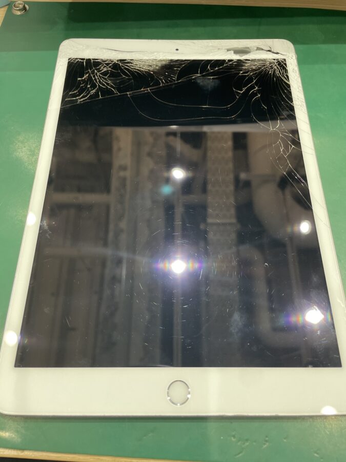 iPad 7 （アイパッド7/A2197/A2200/A2188）をお持ち込み頂きました。【スマホ修理工房池袋P’パルコ店】
