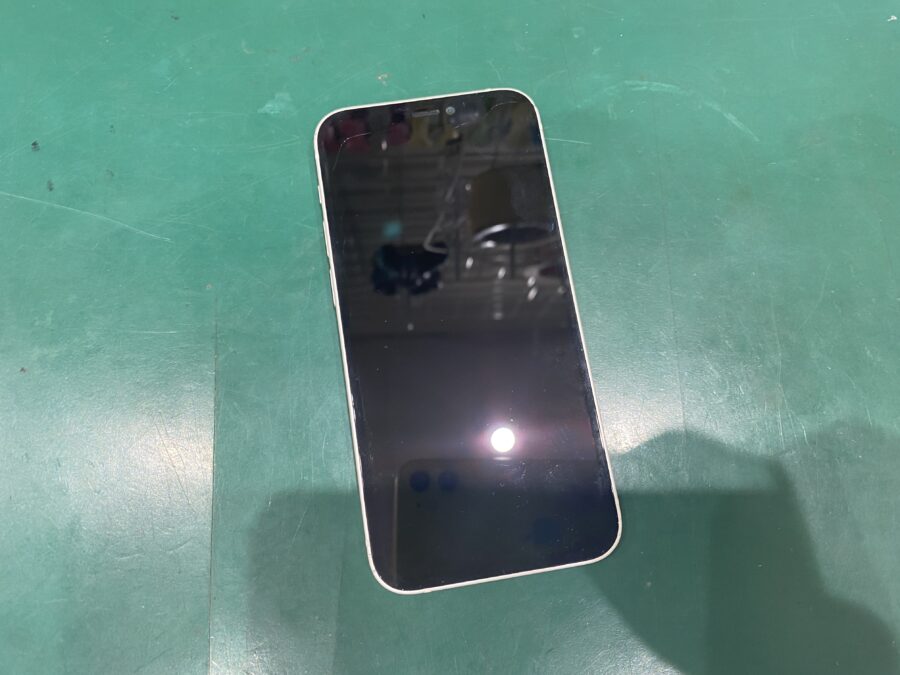 iPhone12mini（アイフォン）落として画面が映らなくなった。