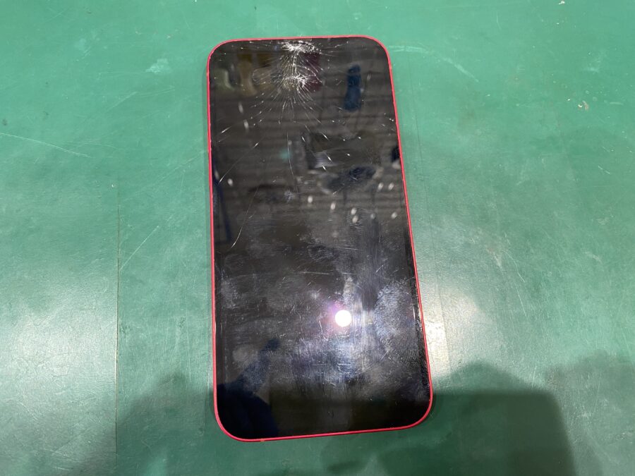 iPhone14 Plus(アイフォン)の画面が割れて困った！