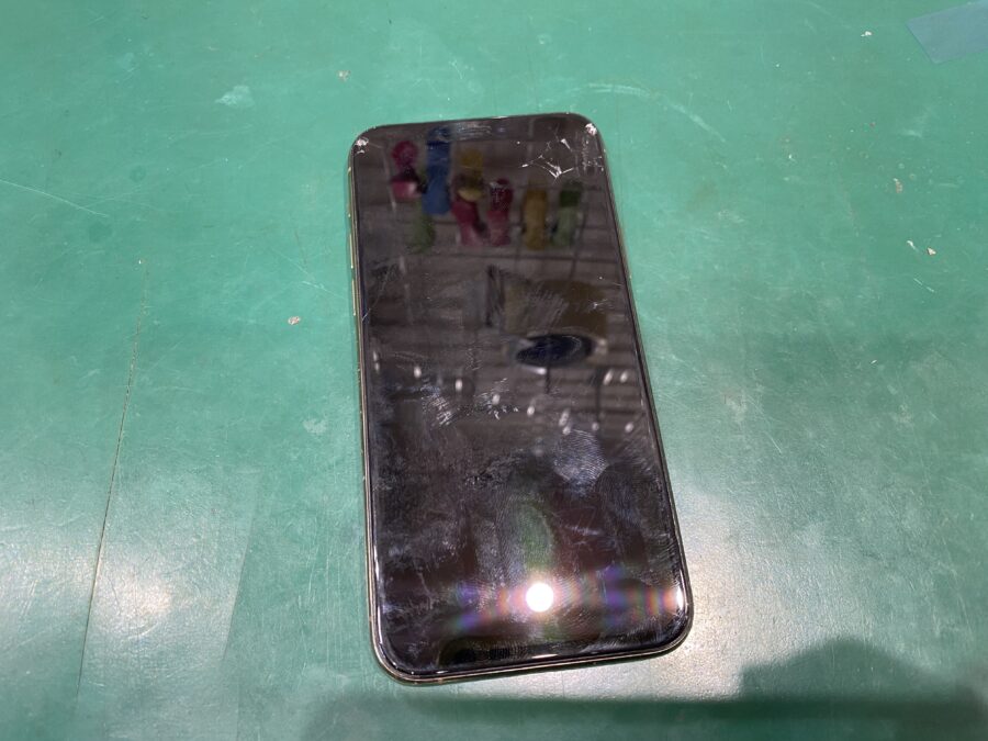 iPhone11Pro(アイフォン)水に落としてしまって水没。大事なデーターが中に入っていて困った。