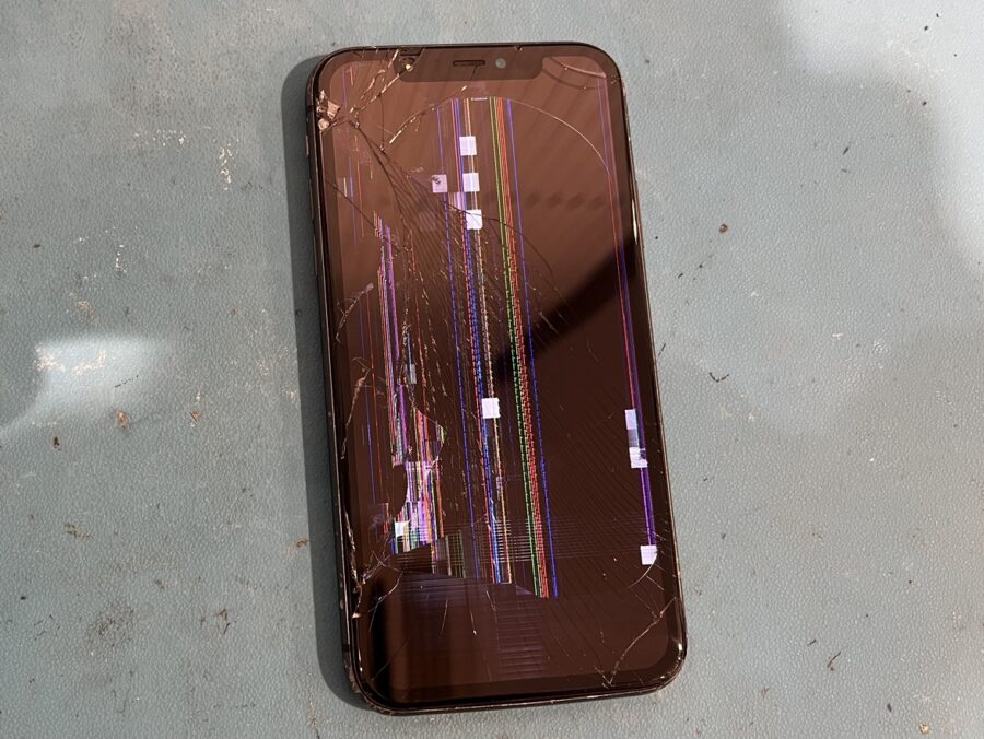 iPhoneXR（アイフォン）の液晶画面が壊れた！そんな時はすぐにスマホ修理工房渋谷店へお持ち込みください！