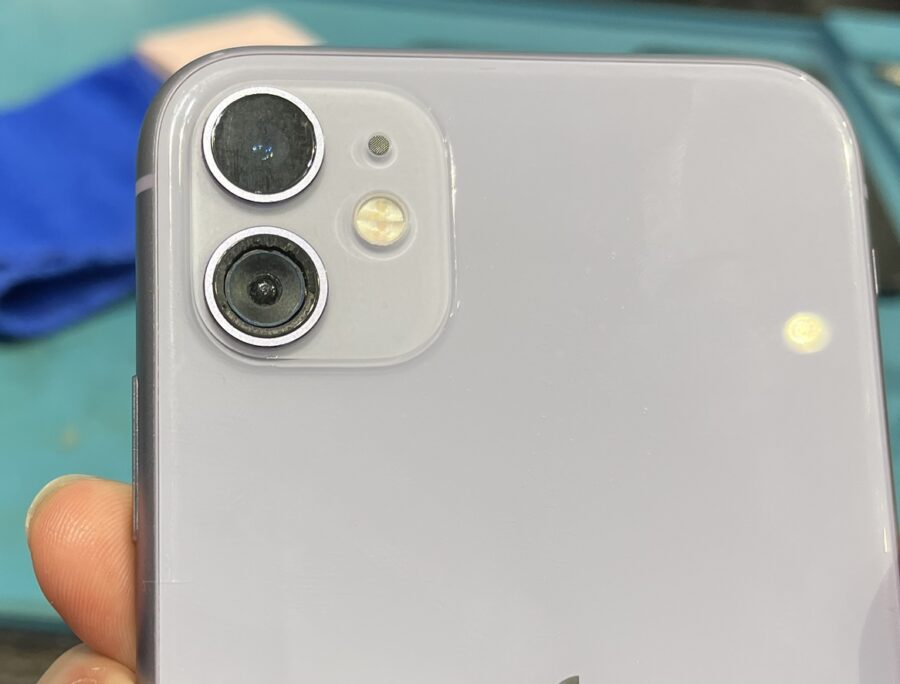 カメラの中身がまる見え！？カメラレンズのガラスが割れてしまったら、スマホ修理工房渋谷店ですぐに修理を…！