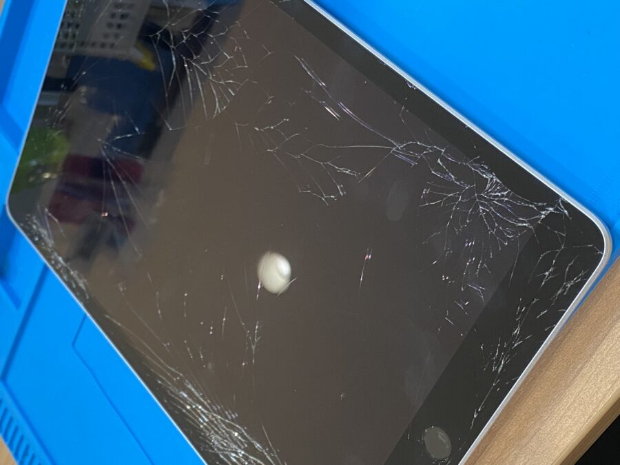 ガラスの割れたiPad(アイパッド)第九世代をお持ち込み頂きました!【スマホ修理工房仙台PARCO2店】