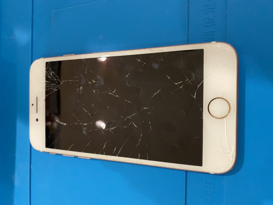 多賀城市より落としてガラスの割れたiPhone7(アイフォンセブン)をお持ち込み頂きました