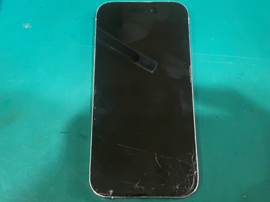 iPhone14Pro（アイフォンフォーティーンプロ）でも即日画面交換！！【スマホ修理工房新宿PePe店】