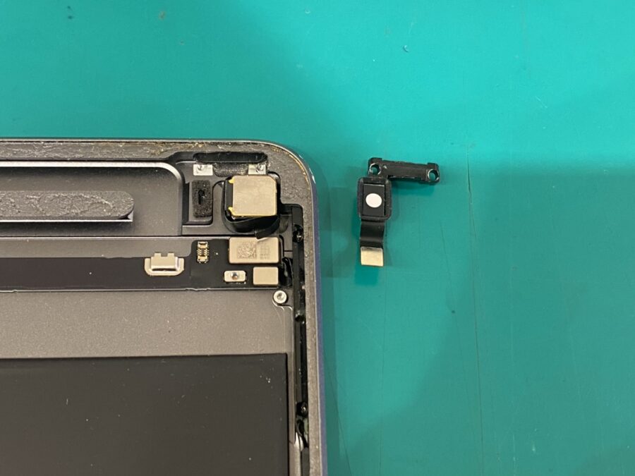 iPadの電源ボタンが押せなくて使えない！そんな時は当店へお任せください！【スマホ修理工房新宿PePe店】