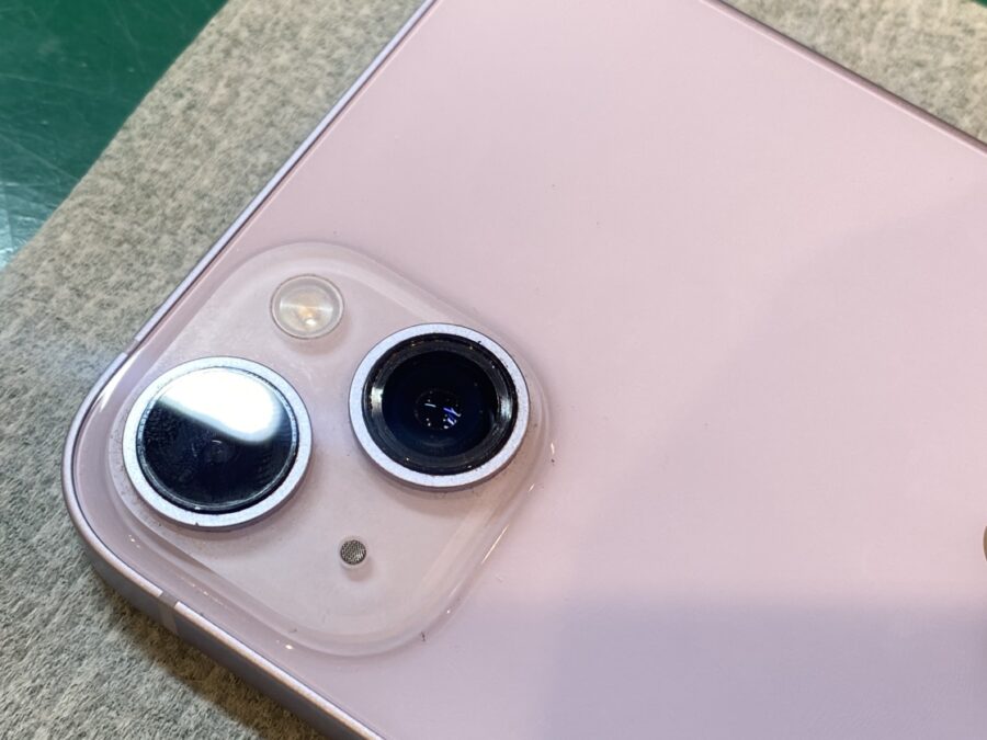 iPhone14Plus(アイフォンフォーティーンプラス)のカメラレンズガラスの割れ即日修理！【スマホ修理工房新宿PePe店】