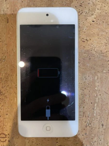 iPodtouch6(アイポッドタッチ6)最近バッテリーの減りが早くなったそんな時は広島市内最安値で修理が可能