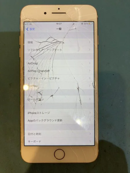 iPhone8Plus(アイフォン8プラス)を踏んで割ってしまった...そんなときは広島市内最安値で修理が可能