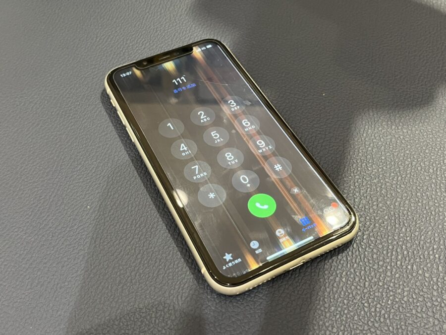 液晶に線が入ってしまったiPhone11(アイフォンイレブン)【スマホ修理工房仙台PARCO2店】