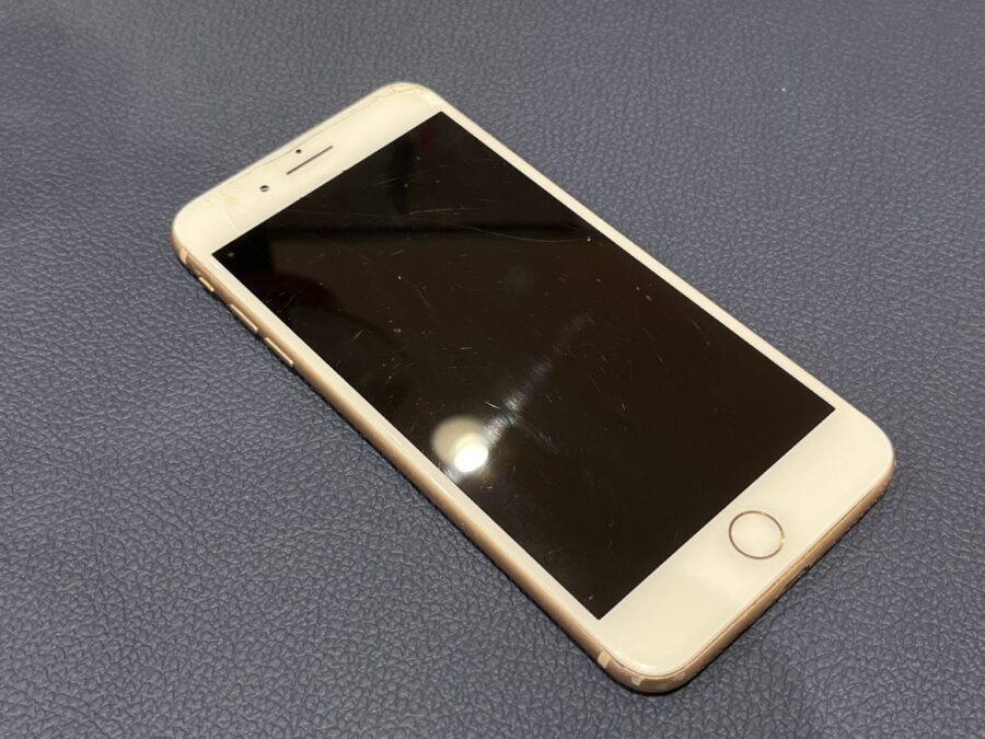 ガラスの割れたiPhone8plus(アイフォンエイトプラス)石巻市より修理ご依頼頂きました