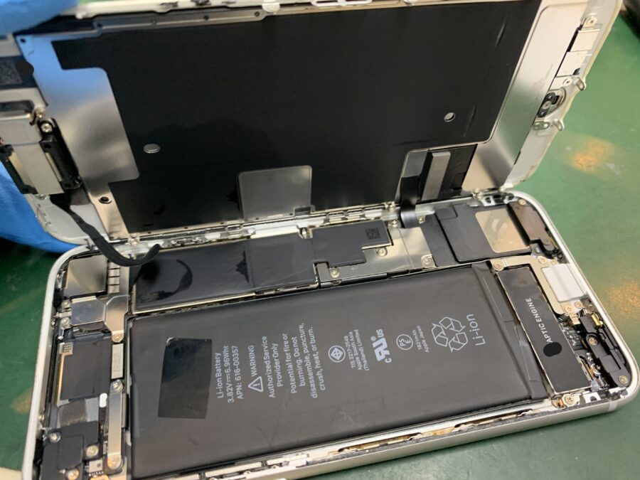 今回はiPhone８のバッテリー交換をご依頼いただきました('◇')ゞ