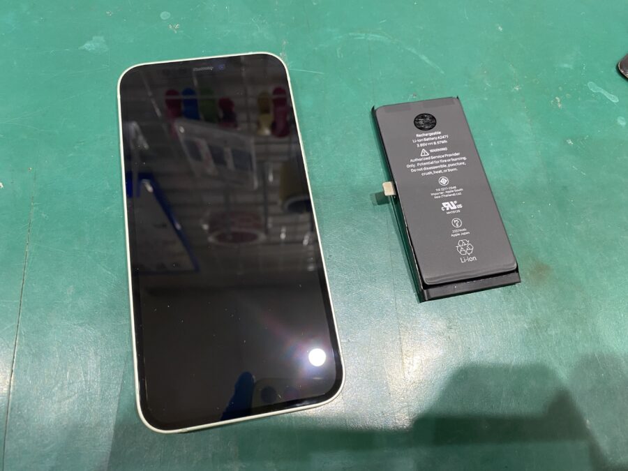 墨田区菊川よりiPhone12mini(アイフォン)バッテリー交換。端末が熱いなど『バッテリーかな？』って思った際は当店へ