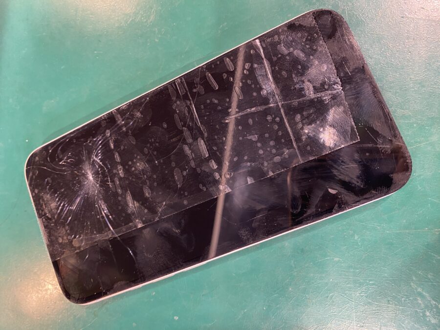 iPhone14(アイフォン)の画面が真っ暗に！画面修理は千葉駅直結のスマホ修理工房ペリエ千葉店へ！
