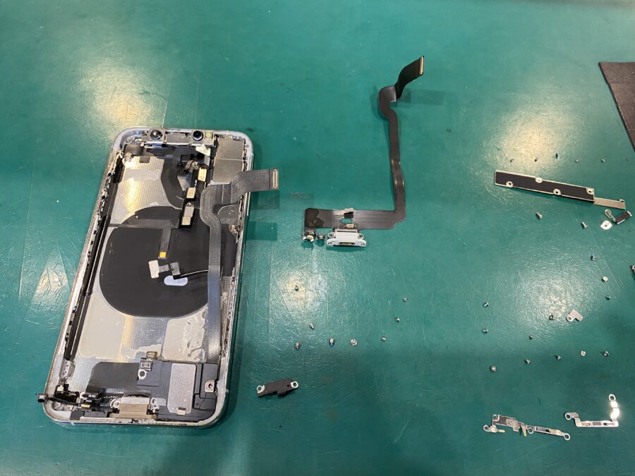 iPhoneXS(アイフォン)で充電できないのはナゼ？スマホ修理工房ペリエ千葉店で即日修理‼