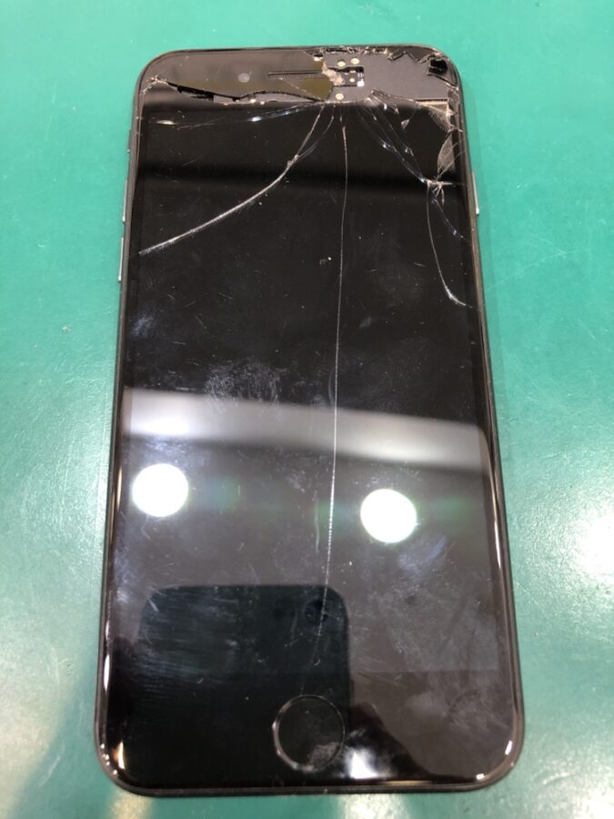 【画面交換修理】茅ヶ崎市からお越しのお客様より、iPhone8(アイフォン8)をお持ち込みいただきました！