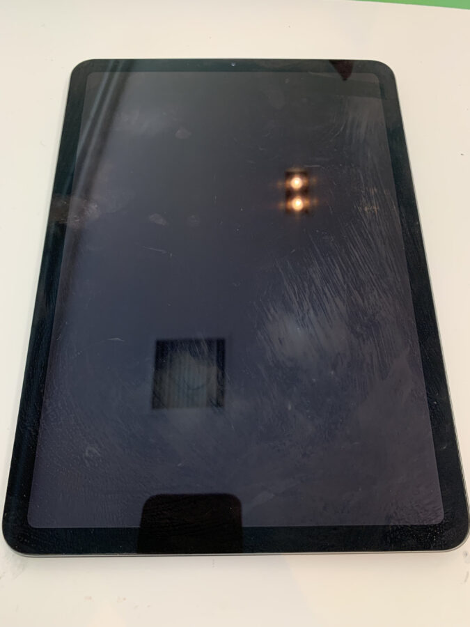 充電がすぐになくなってしまうiPhone12mini(アイフォントゥエルブミニ)バッテリーの交換を行いました