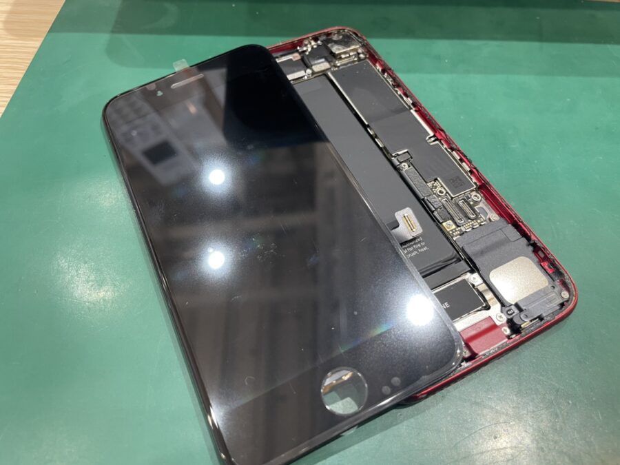 iPhoneSE2(アイフォンSE第2世代)をお持ち込み頂きました。【スマホ修理工房池袋P’パルコ店】