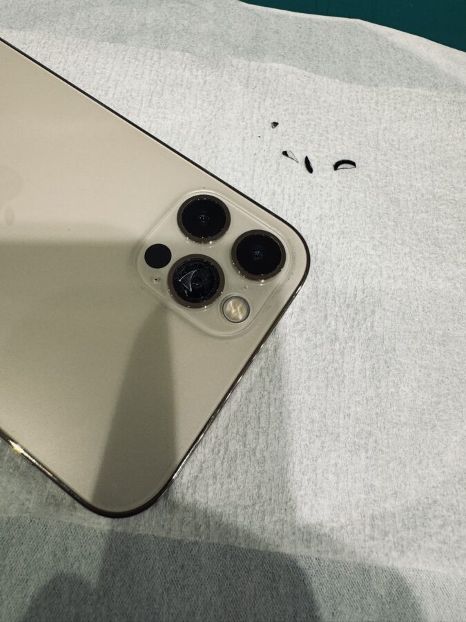 iPhone12Pro(アイフォントゥエンティプロ)のカメラレンズ交換を行いました！【スマホ修理工房　新宿PePe店】